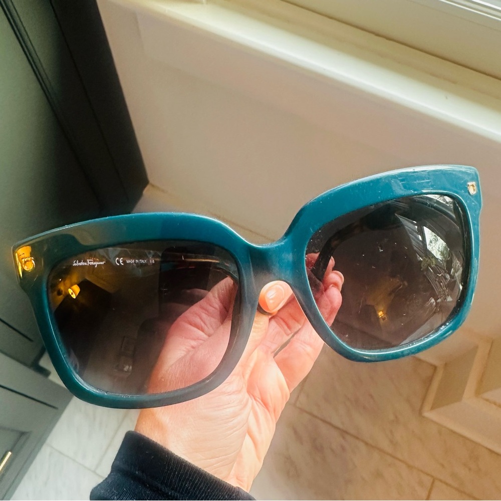 Vintage Ferragamo oversized teal sunglasses - Picture 3 of 7
